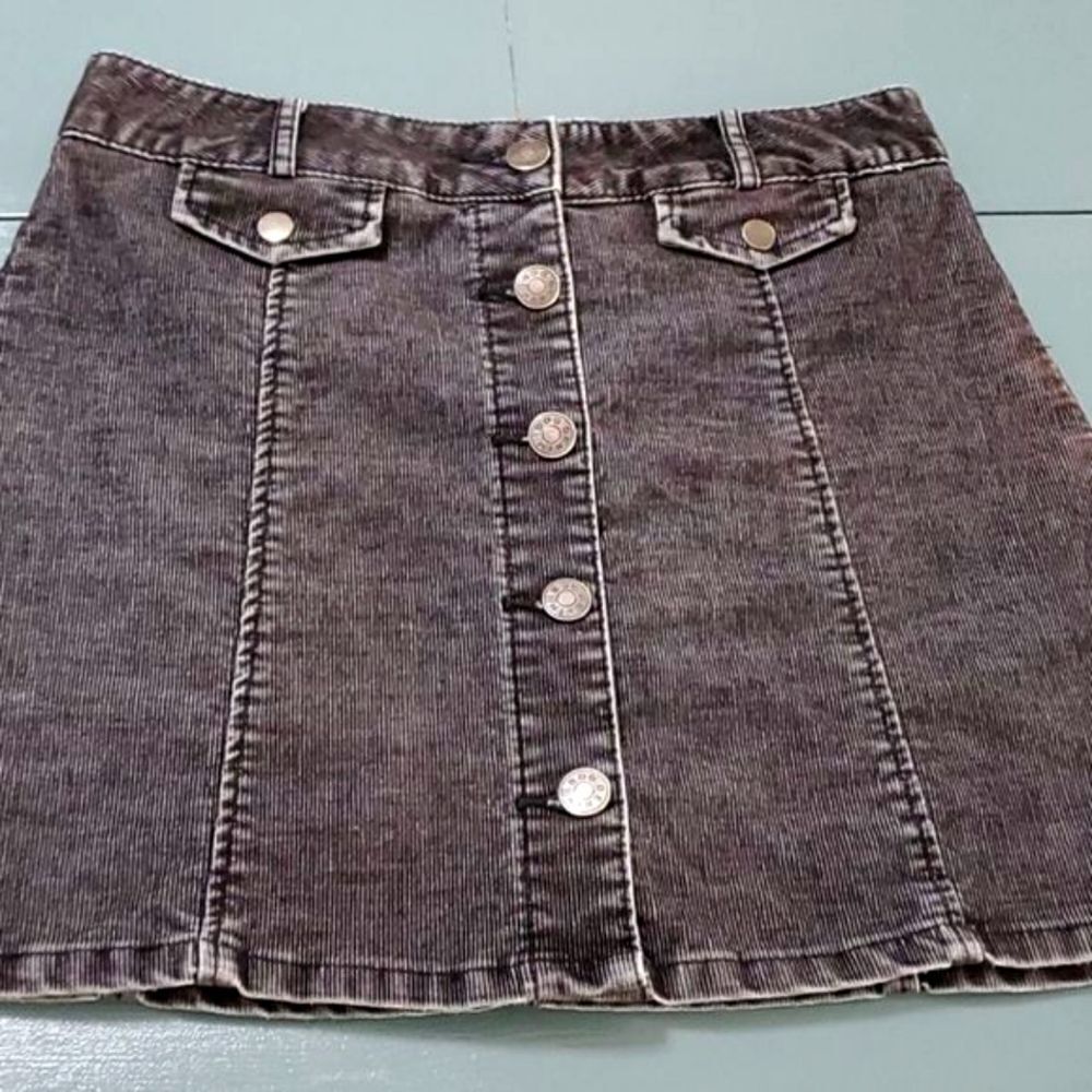 BDG, faded black mini skirt, size‎ 8. Adorable little skirt.